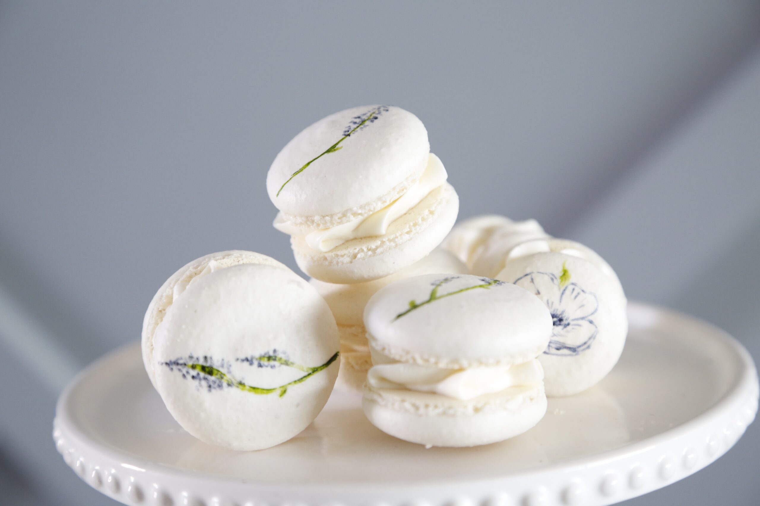 Macarons - classic or hand painted $3.50(classic) $4 Hand Painted             .Minumum 24